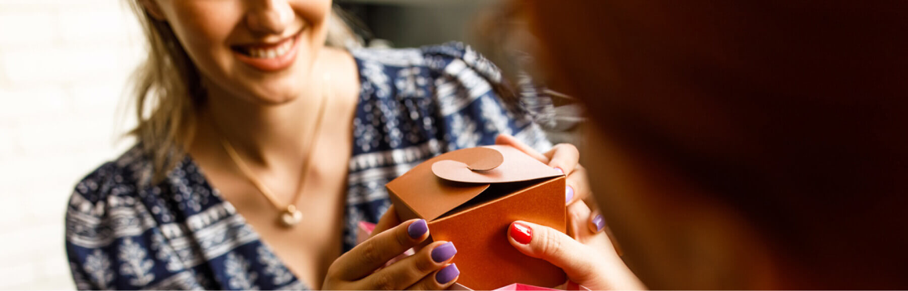 two women shopping with red backgrond